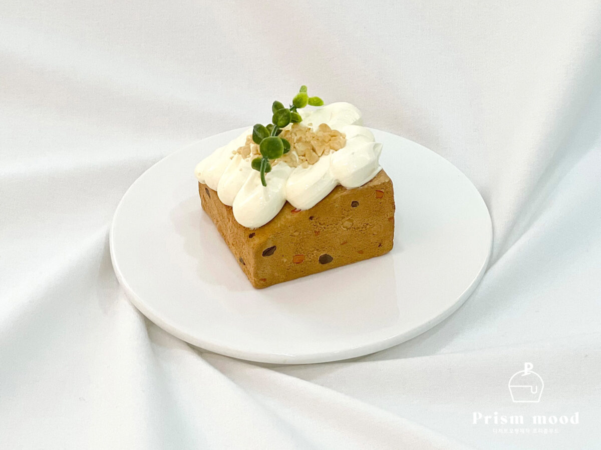 당근 크림케이크 모형